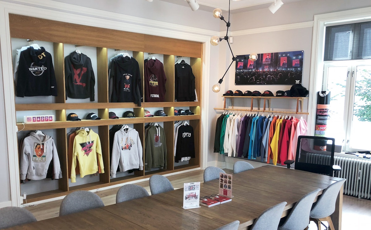 Et rom fullt av russeutstyr