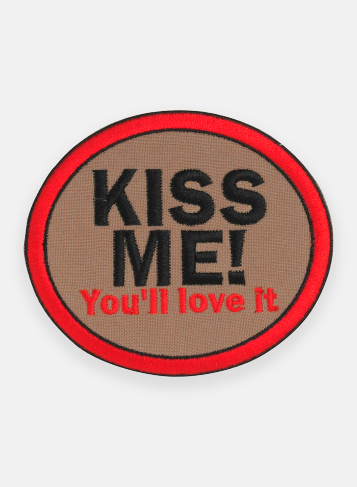 Badge Kiss Me - 11